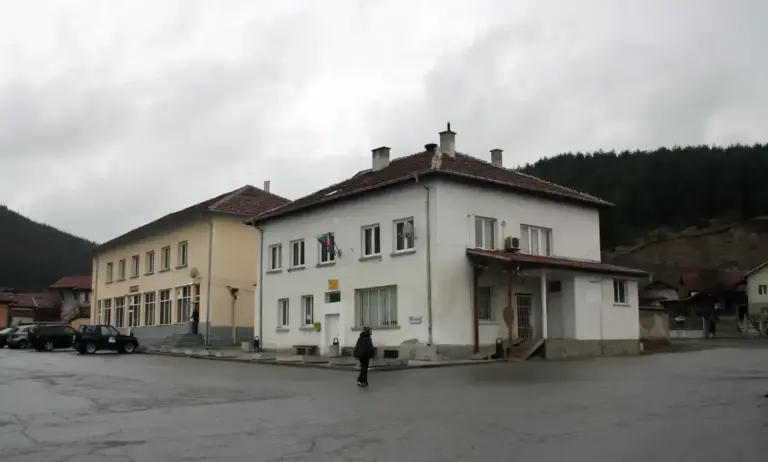 Ремонт на покриви в Белчин