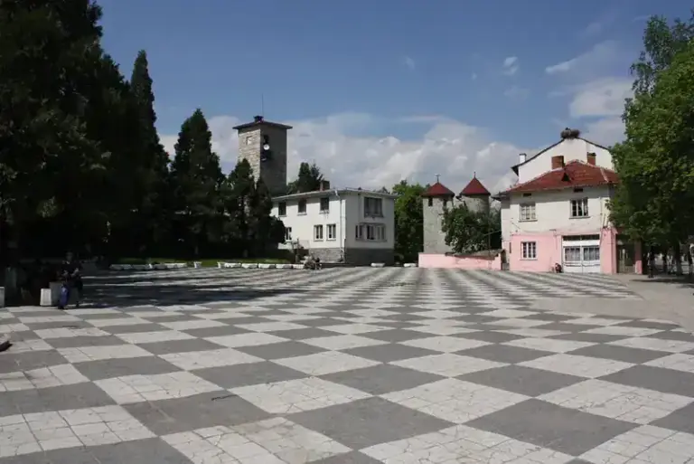 Ремонт на покриви в Долна баня