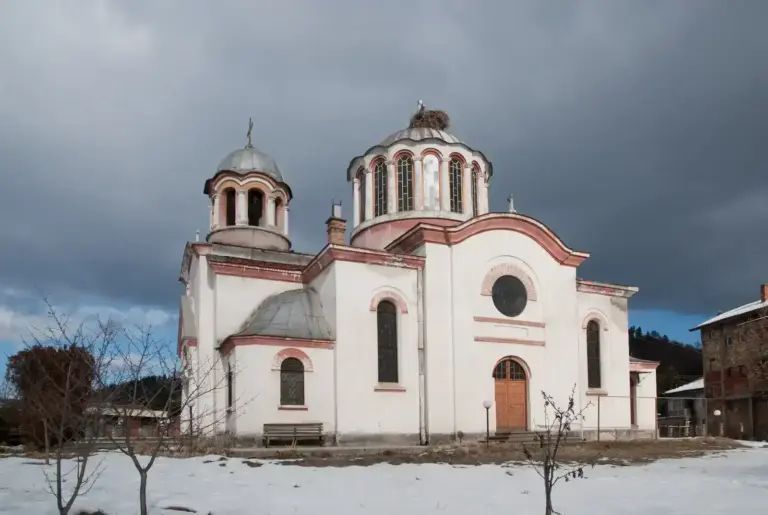 Ремонт на покриви в Костенец