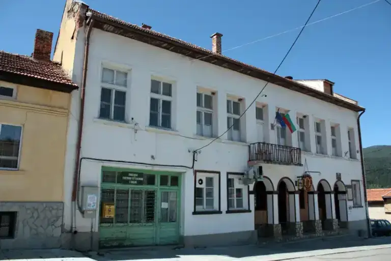 Ремонт на покриви в Мала църква